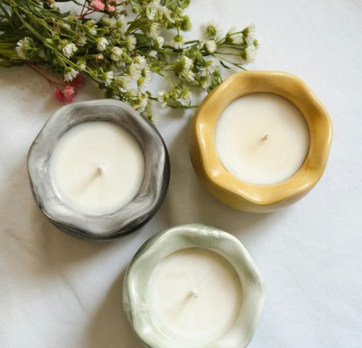 3 candles container from top view